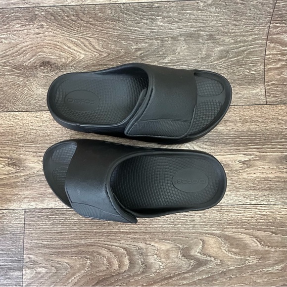 Oofos Ooahh Matte Black M7 W9 Sport Flex Slide Recovery Adjustable Hook & Loop - Picture 5 of 11